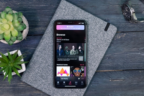 Apple Music מגיע לרמקולים חכמים מבוססי Google Assistant